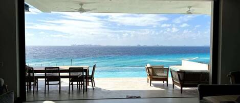 تناول الطعام بالخارج