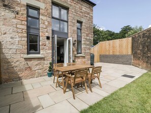 Outdoor dining - 2 The Old School (Cinderford)