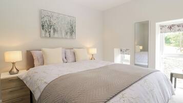 2 bedrooms, individually decorated, individually furnished, free WiFi