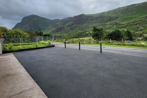 Property grounds - Colleen Bawn Cottage, Gap Of Dunloe, Kerry (Killarney, Co Kerry)