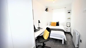 2 chambres, fer et planche à repasser, Wi-Fi, draps fournis