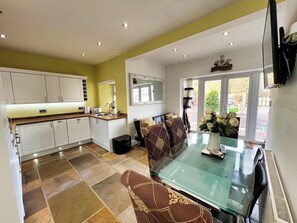 Interior - 3 Bedrooms - 2 Bath Rooms - Dog Friendly - Parking (Berwick-upon-Tweed)