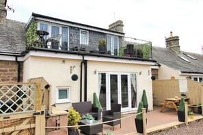 Outdoor dining - 3 Bedrooms - 2 Bath Rooms - Dog Friendly - Parking (Berwick-upon-Tweed)