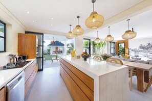 Stovetop, cookware/dishes/utensils - Villa ElyOs Canggu by Nagisa Bali (Canggu)