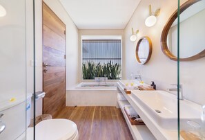 Dusche, Regendusche, kostenlose Toilettenartikel, Haartrockner