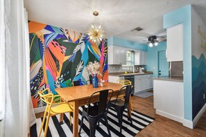 Dining - NEW! The Oasis-Mini Golf ⛳️ Perfect for Families 👨👩👧👦 Minutes to Beach (Largo)