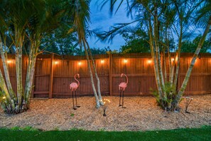 Property grounds - NEW! The Oasis-Mini Golf ⛳️ Perfect for Families 👨👩👧👦 Minutes to Beach (Largo)