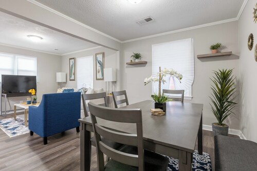 Beautiful Home Mins to Downtown CLT & Happenings