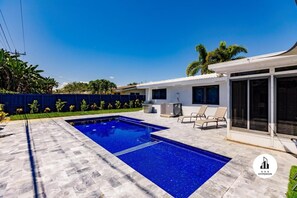 2 bedrooms - Modern Spacious Home With Pool Jacuzzi (Fort Lauderdale)