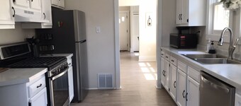 Pet friendly remodeled bungalow home just two blocks from Washington Park.