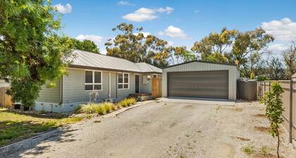 Clouston Cottage: Pet Friendly 3 BR & Pool