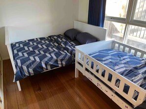 3 Schlafzimmer, Reisekinderbett, kostenloses WLAN, Bettwäsche