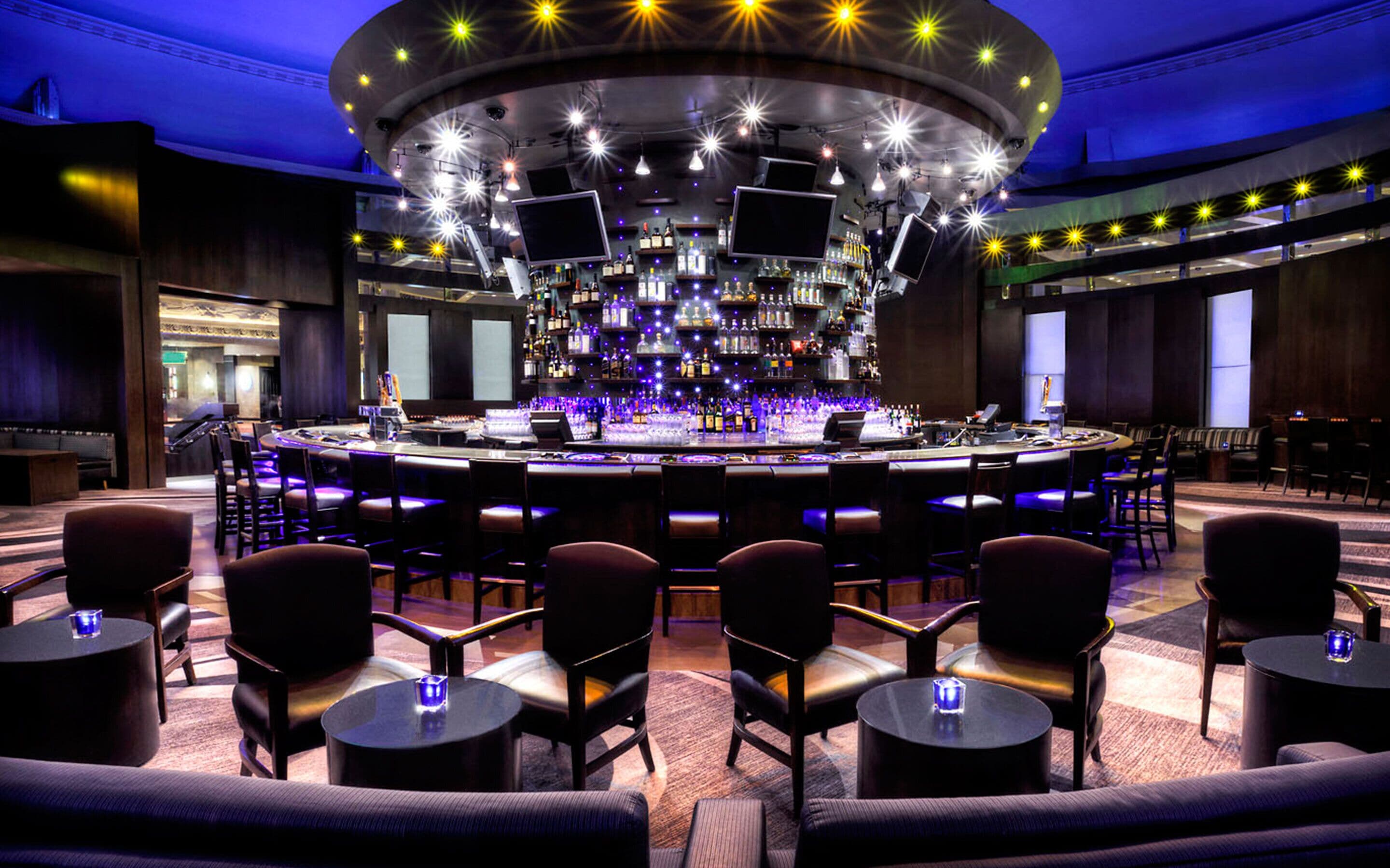 2 bars/lounges, poolside bar