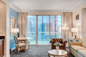 全景開放式套房, 1 張特大雙人床和 1 張沙發床, 城市景觀 | 埃及棉床單、高級寢具、羽絨被、舒適加層