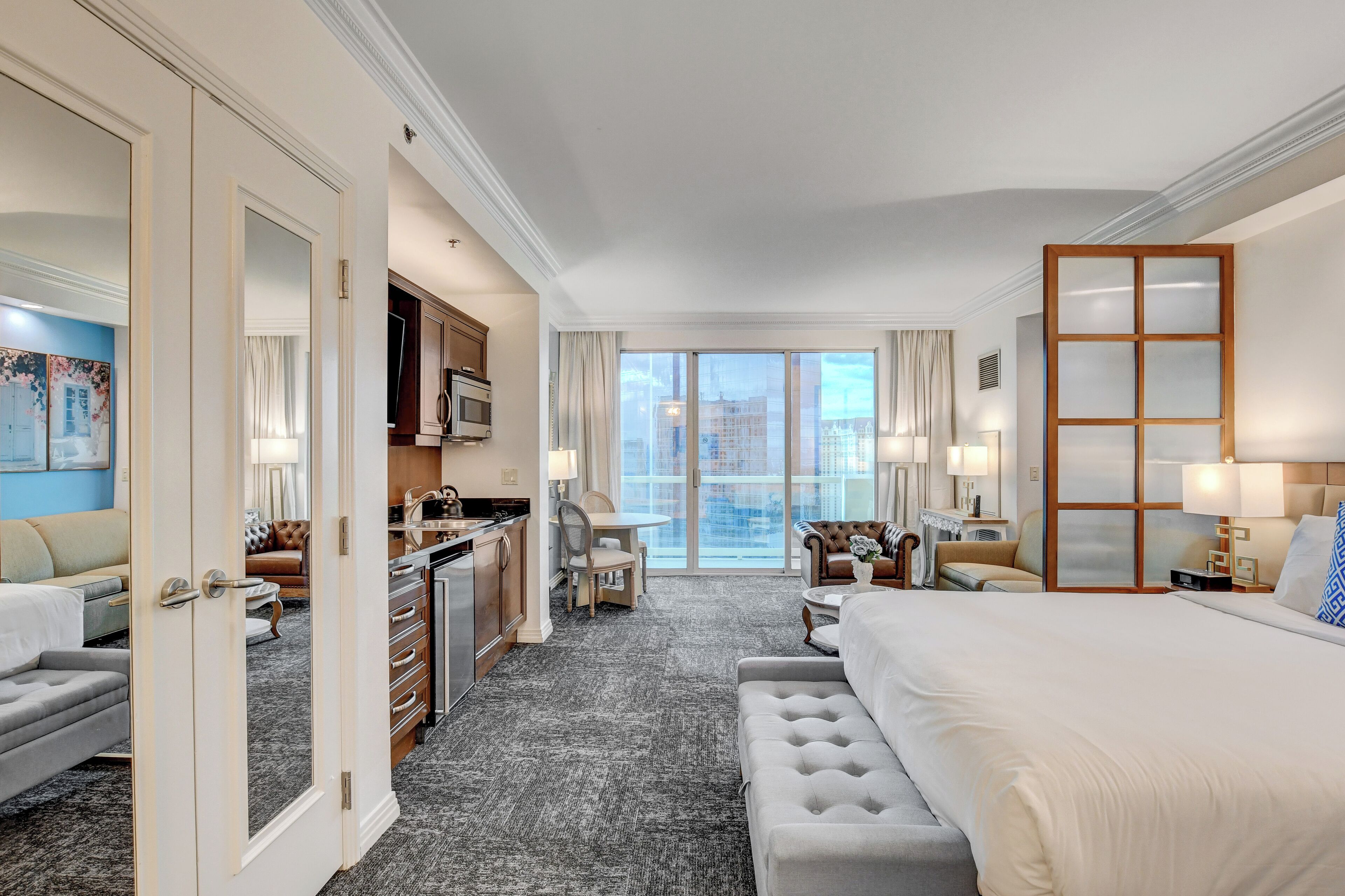 Panoramic-Studiosuite, 1 King-Bett und Schlafsofa, Stadtblick | Bettwäsche aus ägyptischer Baumwolle, hochwertige Bettwaren