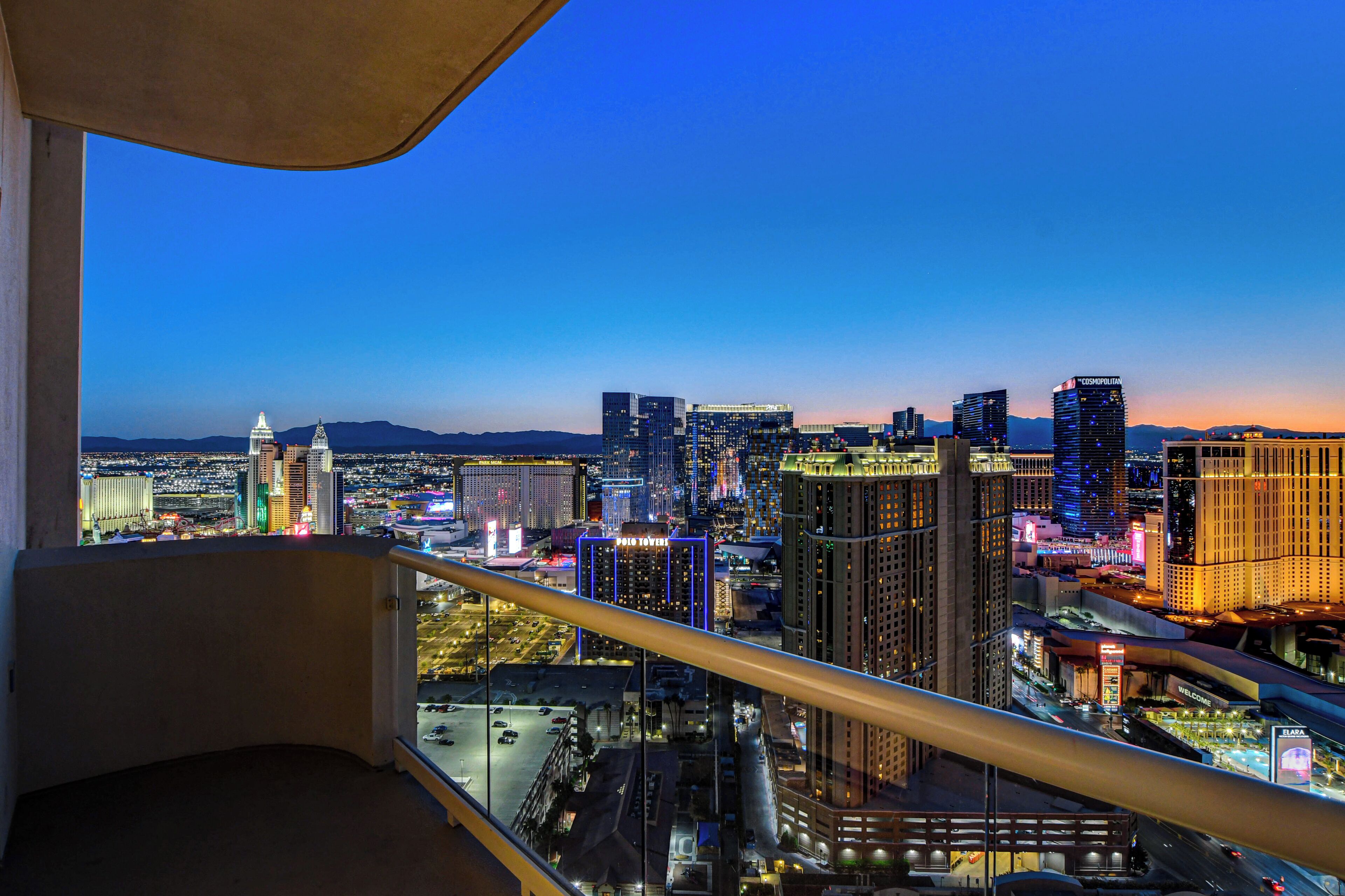 Luxury Penthouse, 1 King Bed with Sofa bed, Balcony, City View