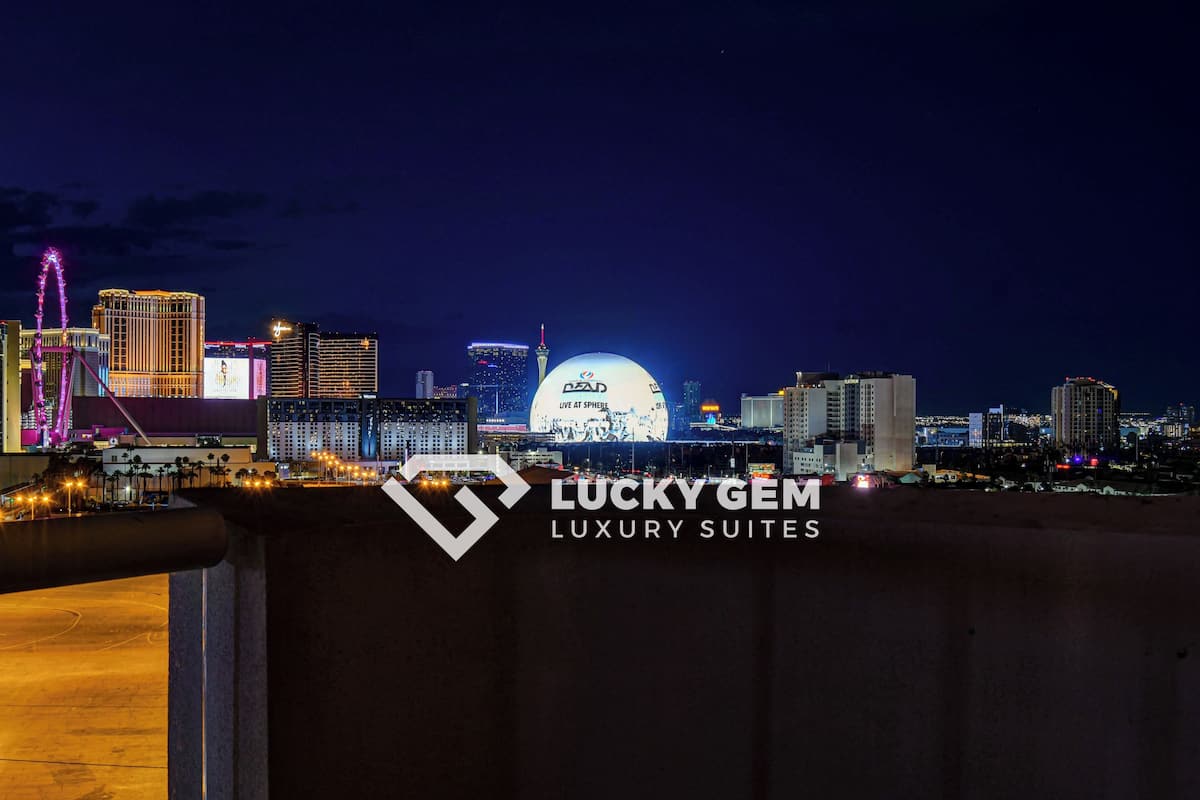 Panoramic Studio Suite, 1 King Bed with Sofa bed, City View | Balcony view