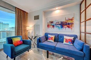 Panoramic Studio Suite, 1 King Bed with Sofa bed, City View | Living area - Lucky Gem Penthouse Suites at Signature (Las Vegas)