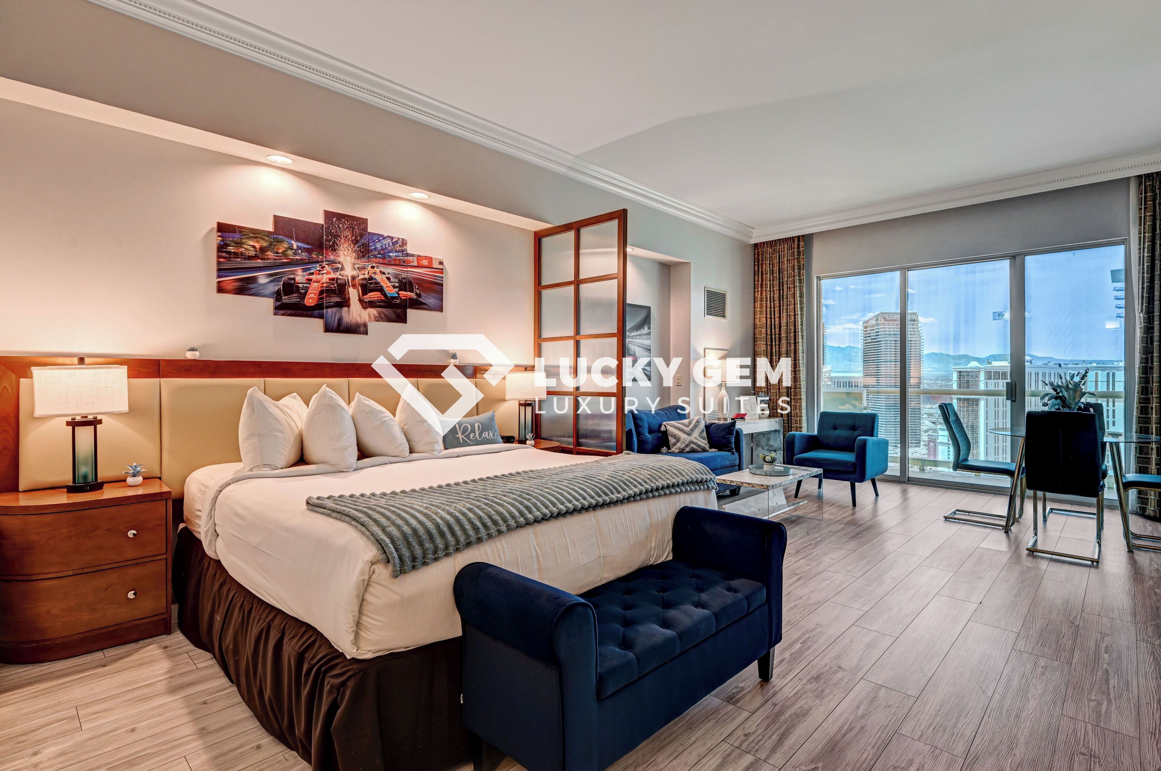 Luxury Penthouse, 1 King Bed with Sofa bed, Balcony, City View | Egyptian cotton sheets, premium bedding, down comforters, pillowtop beds