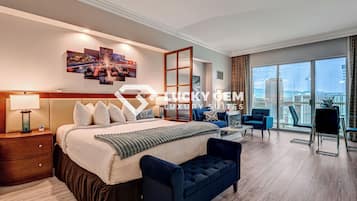 Luxury Penthouse, 1 King Bed with Sofa bed, Balcony, City View | Egyptian cotton sheets, premium bedding, down comforters, pillowtop beds