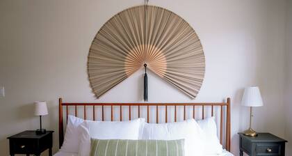 Private 2-bedroom, 1-bath apartment just 2 blocks from the beach!