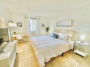 2 bedrooms, iron/ironing board, WiFi, bed sheets - Apartment near downtown. (St. Simons Island)