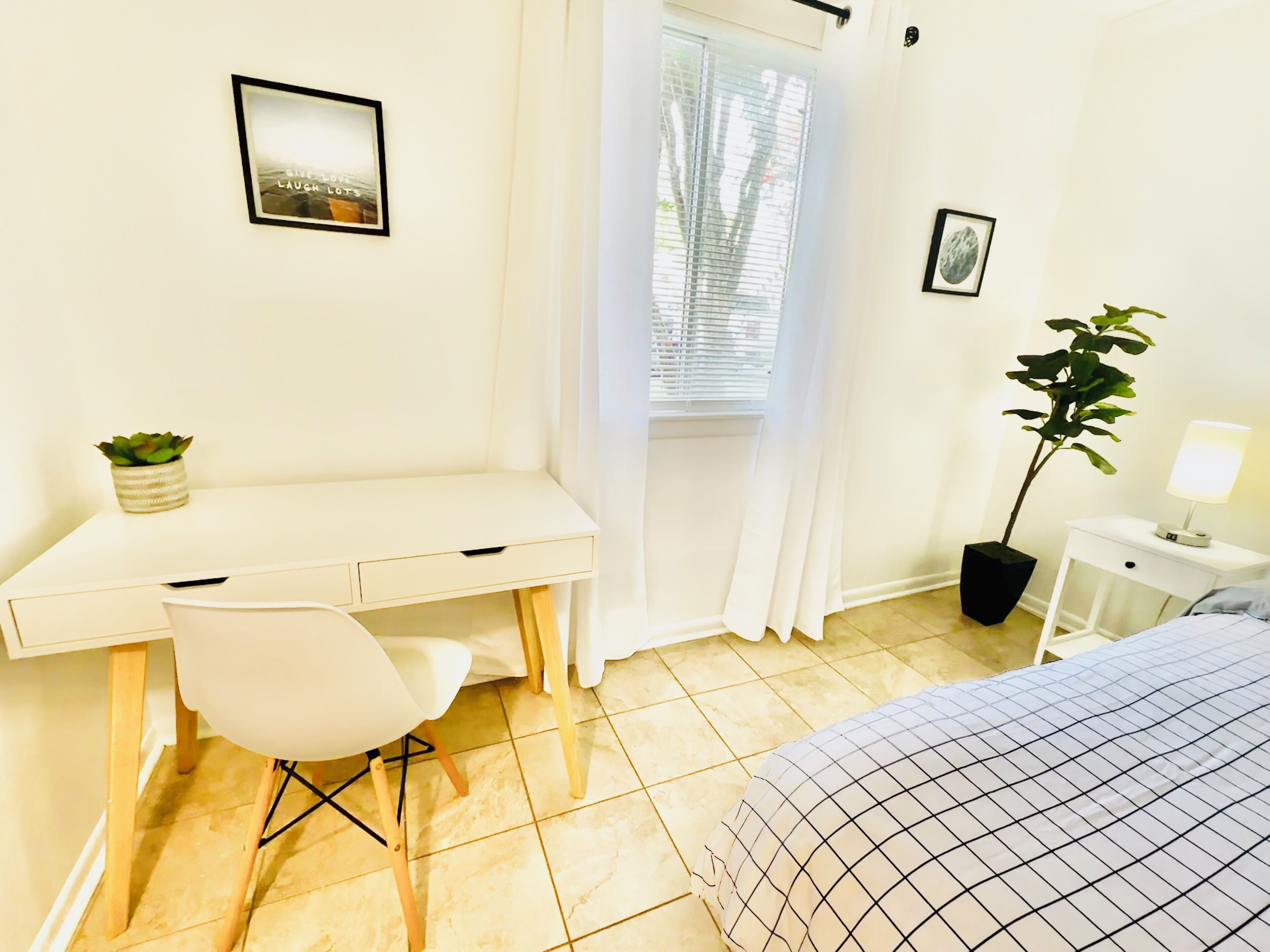 2 slaapkamers, een strijkplank/strijkijzer, wifi, beddengoed