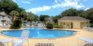 Pool - Apartment near downtown. (St. Simons Island)