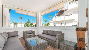 TV - Family Beach Apartment With Pool (Marbella)