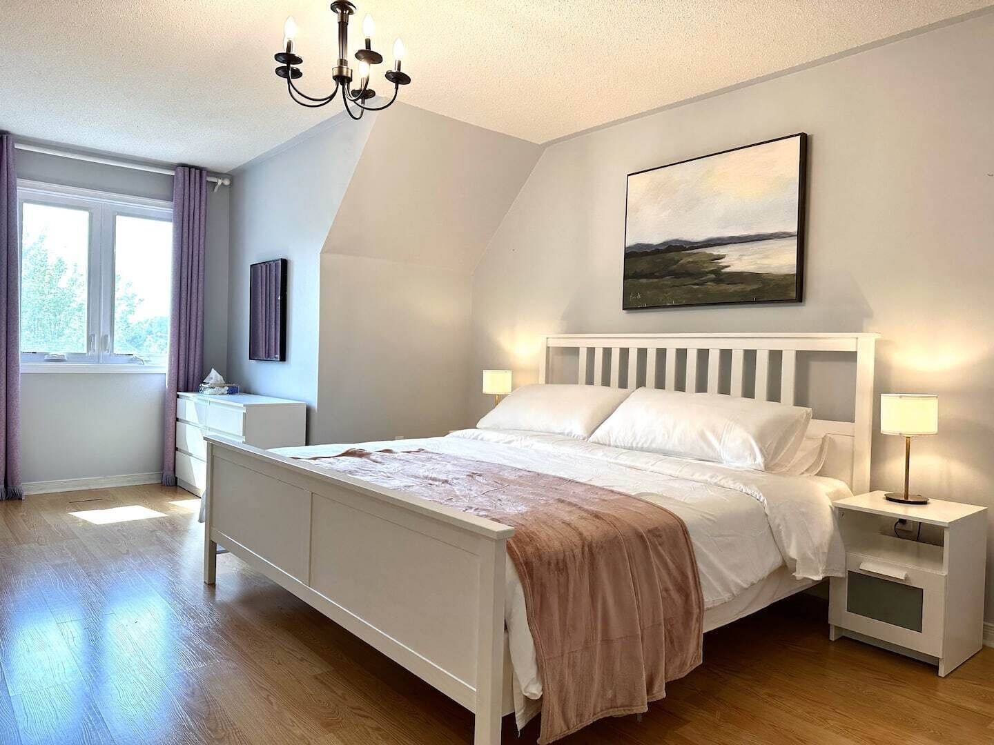 4 bedrooms, iron/ironing board, WiFi, bed sheets