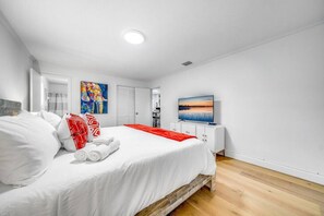 3 عدّة غرف نوم ومكتب ومكواة/لوح كي وسرير سفر