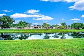 المنطقة المحيطة بالمنشأة