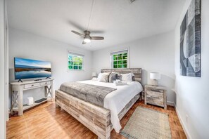 3 bedrooms, desk, iron/ironing board, travel cot