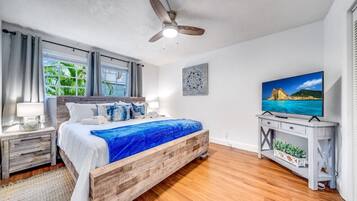 3 bedrooms, desk, iron/ironing board, travel crib