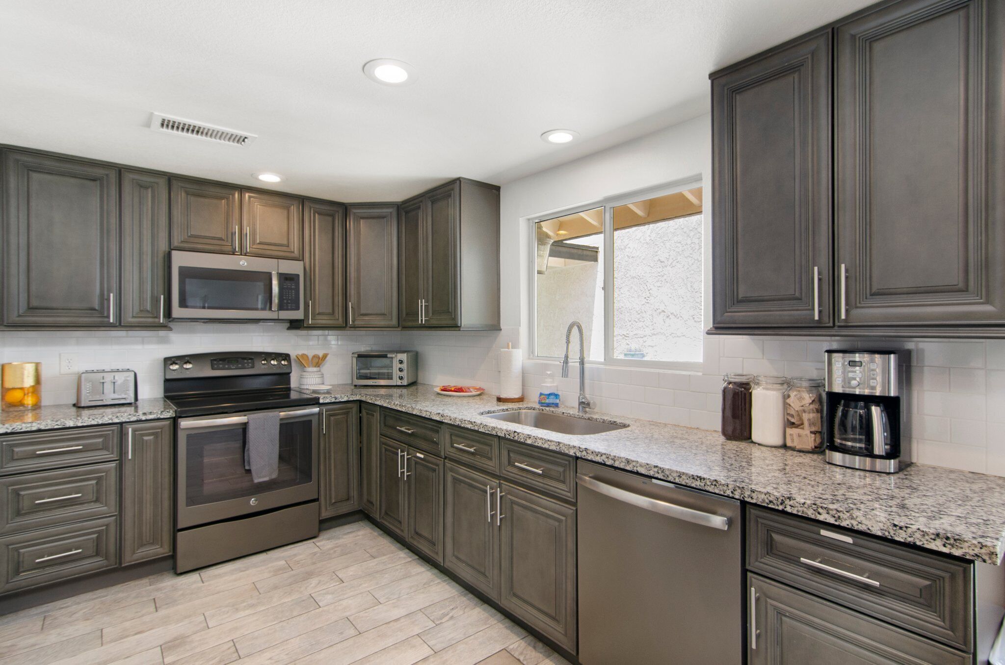 Mikrowelle, Toaster, Mixer, Kochgeschirr/Geschirr/Besteck