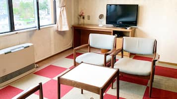 羽絨被、書桌、床單