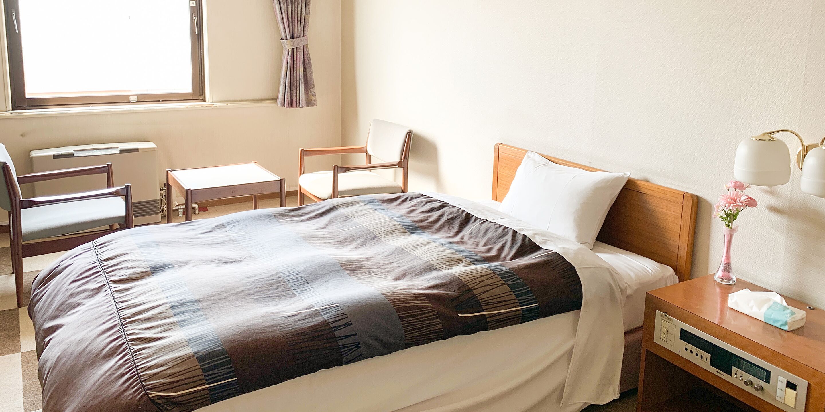 Down comforters, desk, bed sheets