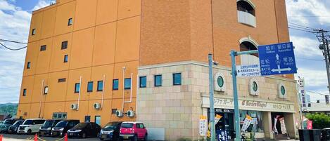 المنشأة من الخارج