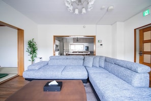 Living area - THE VILLA  MOIWA (Sapporo)