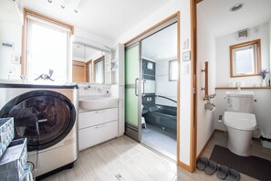 Villa | Bathroom | Bathtub, free toiletries, hair dryer, slippers