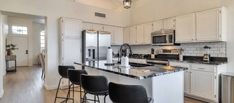 Private Heated Pool, Dog Friendly, Garage Parking, Near Golf, Hiking, Shops/Dining + FREE GOLF!