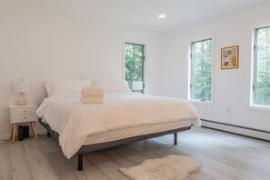 5 Schlafzimmer, Schreibtisch, Bügeleisen/Bügelbrett, Reisekinderbett