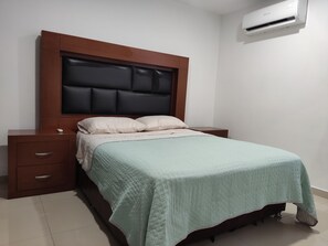 2 chambres, fer et planche à repasser, Wi-Fi gratuit, draps fournis