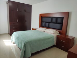 2 slaapkamers, een strijkplank/strijkijzer, gratis wifi, beddengoed