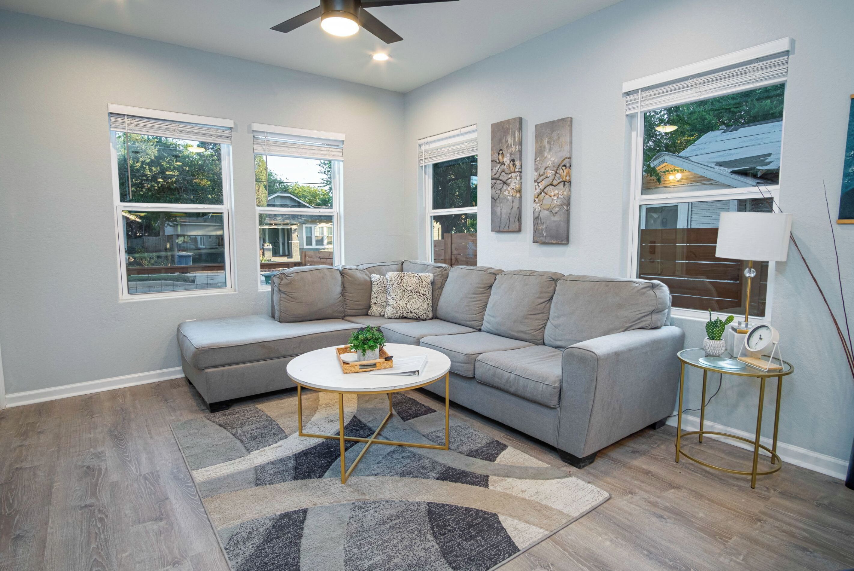 House (4 Bedrooms) | Living area | TV