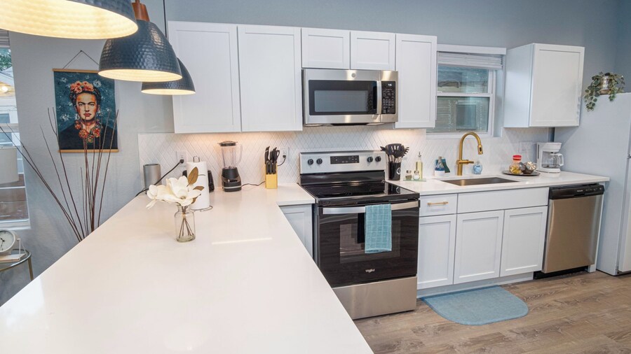 Don't Miss Dynamic 4br/2ba Near Jolly Riverwalk