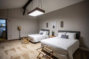 5 Schlafzimmer, Schreibtisch, Bügeleisen/Bügelbrett, WLAN