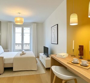 Strygejern/strygebræt, weekendseng, sengetøj