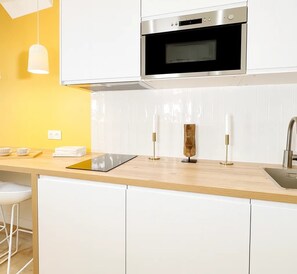 Fridge, microwave, stovetop, coffee/tea maker