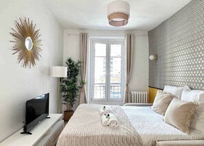 Bügeleisen/Bügelbrett, Reisekinderbett, Bettwäsche